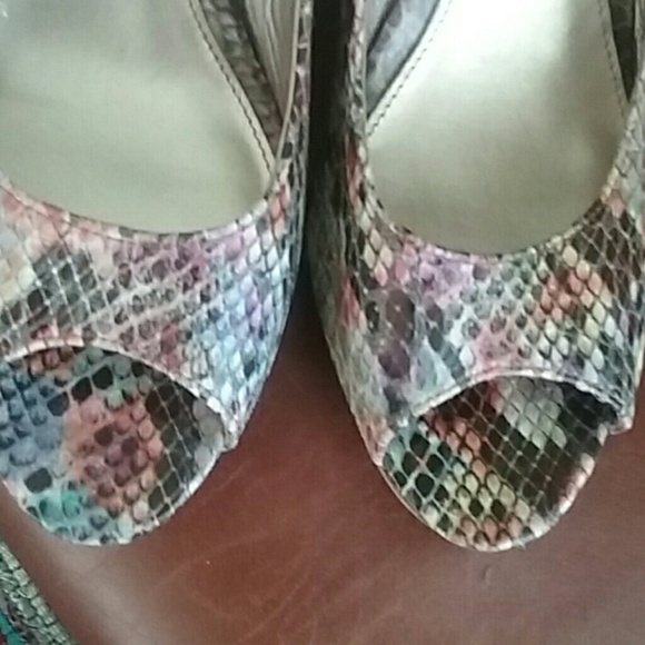 SEXY PEEP TOE SNAKESKIN PUMPS - Picture 5 of 6